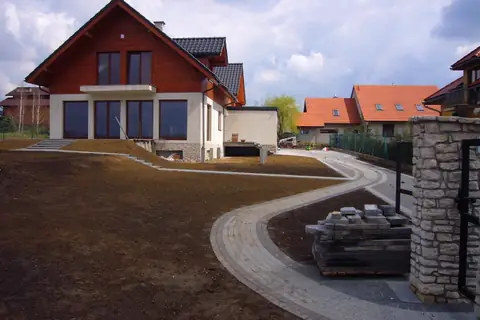 Trawnik – Zielonki (niwelacja terenu pod trawnik) – realizacja Technika Ogrodowa, zdjęcie 1